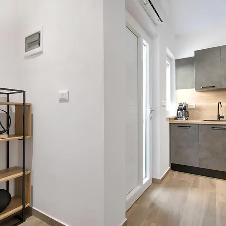 Persic 3 Apartment